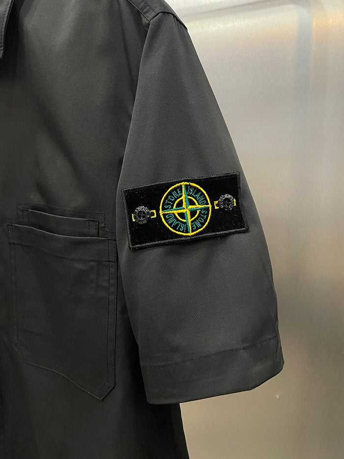 STONE ISLAND 石頭島短袖襯衫 | 簡約黑色經典