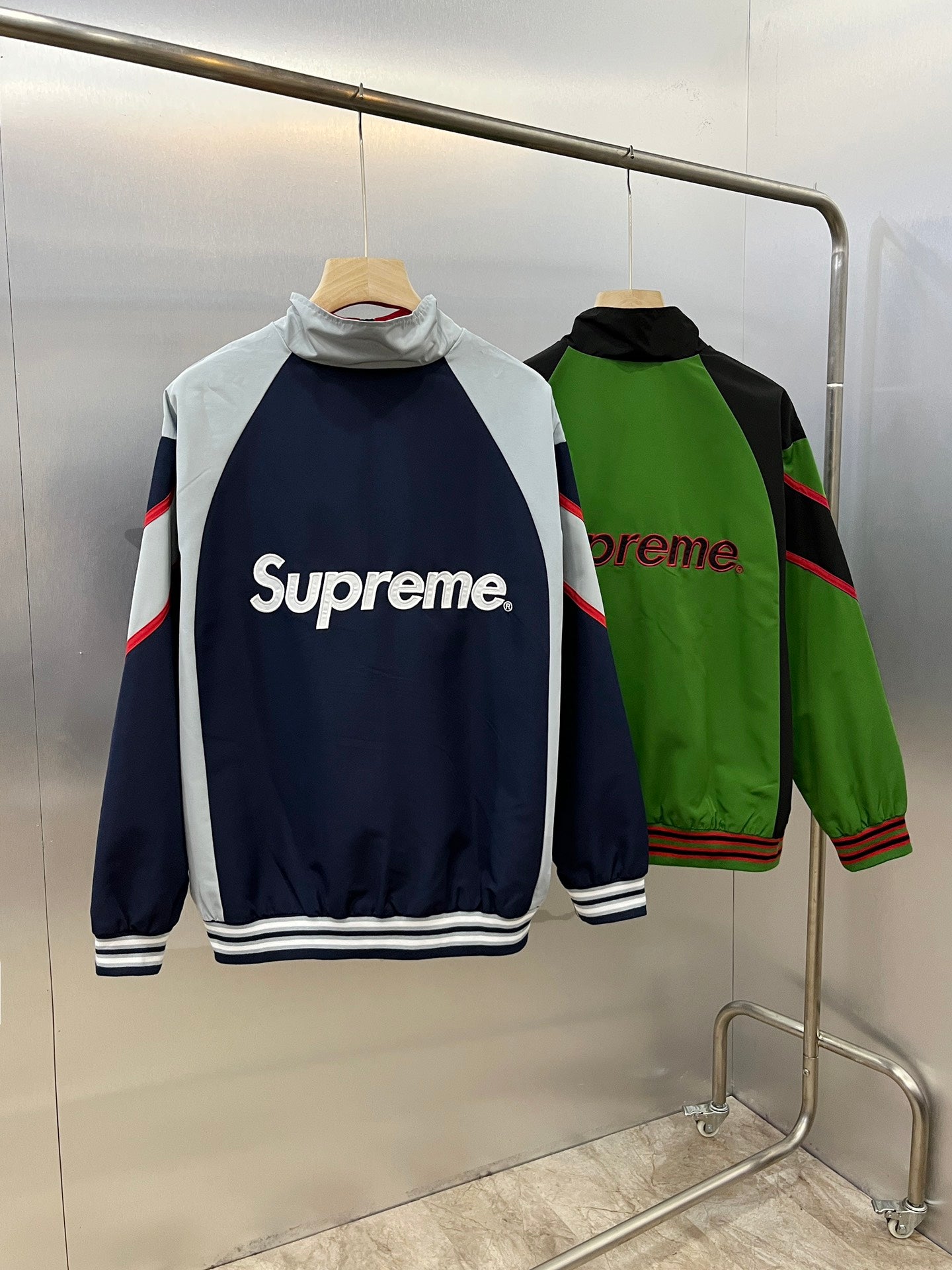 SUPREME x NEW YORK YANKEES 聯名拼色立領棒球外套