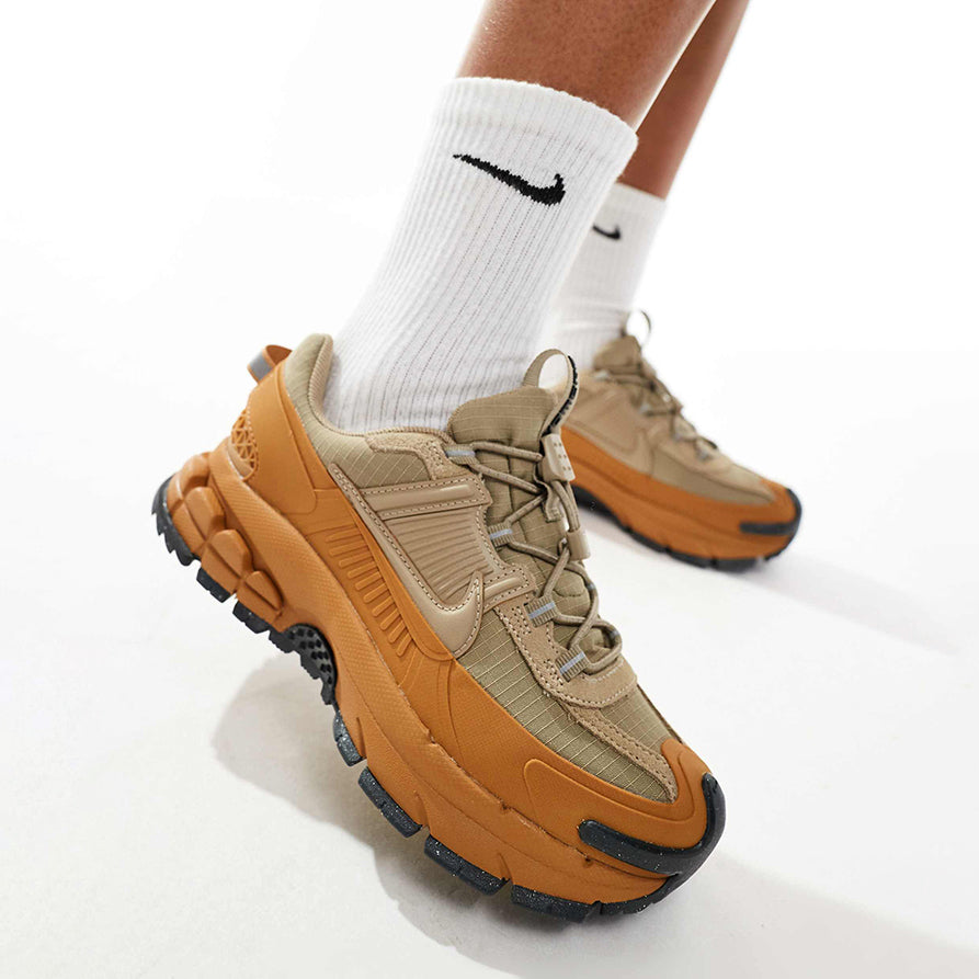 Nike WMNS Zoom Vomero Roam HQ2181-200｜時尚輕量運動鞋