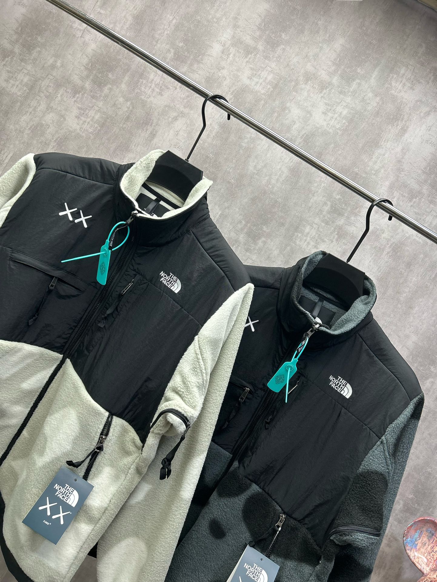 THE NORTH FACE Tx KAWS 北臉聯名立領刷毛外套