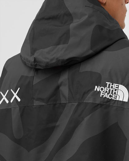 THE NORTH FACE x KAWS 1986 防潑水機能外套