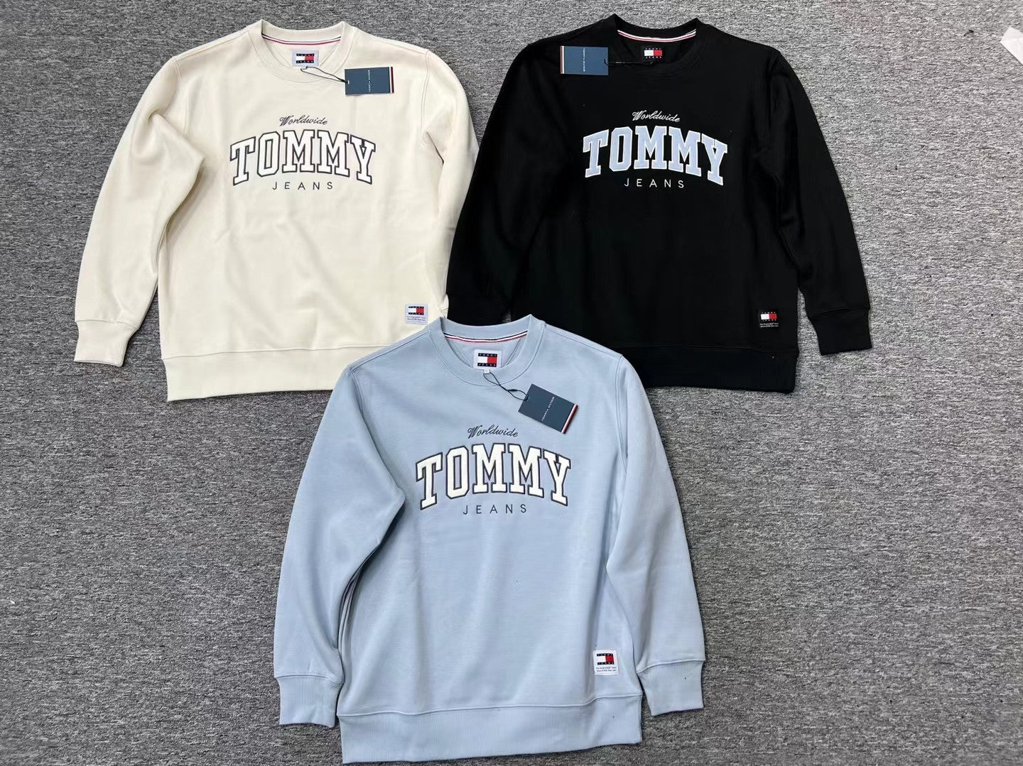 TOMMY JEANS 字母刷毛衛衣