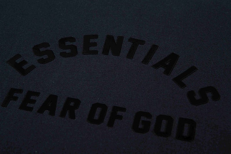 FEAR OF GOD Essentials 2023 黑色系列 黑色微高領字母短袖上衣 - VANASH