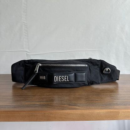 DIESEL LOGO LETTERING金屬LOGO腰包