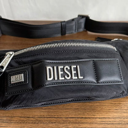 DIESEL LOGO LETTERING金屬LOGO腰包