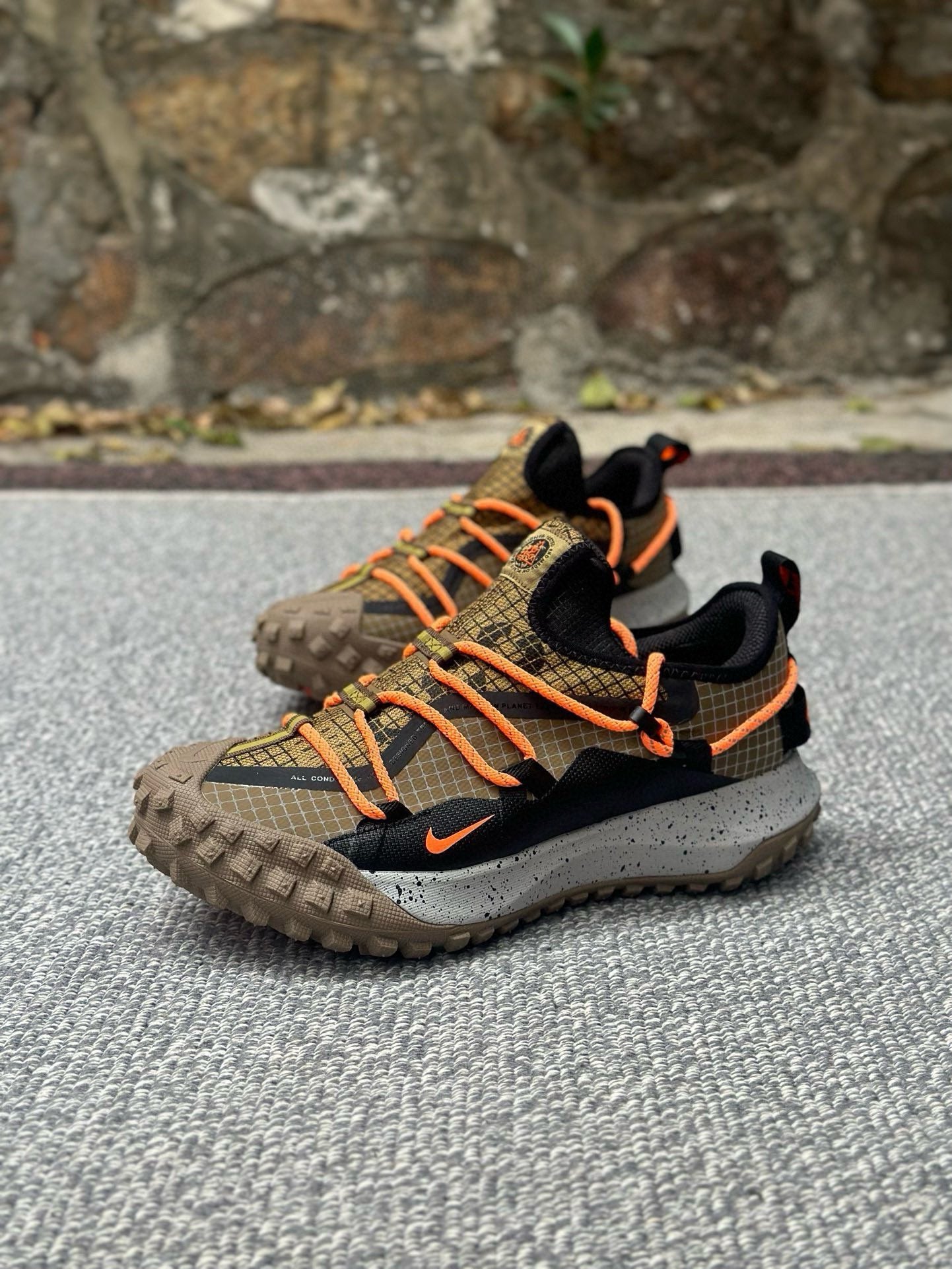 NIKE ACG MOUNTAIN FLY LOW SE GORE-TEX | 橘色特別版 DD2861-200