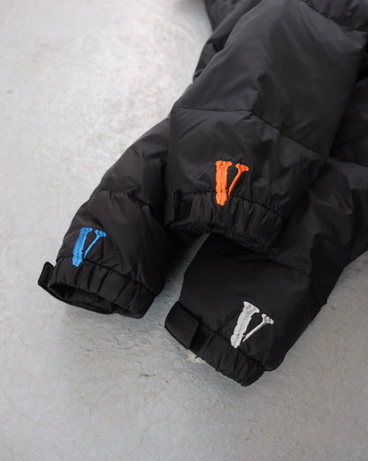 VLONE BIG LOGO SERIES 刺繡V字母羽絨外套