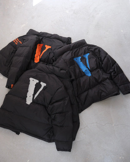 VLONE BIG LOGO SERIES 刺繡V字母羽絨外套