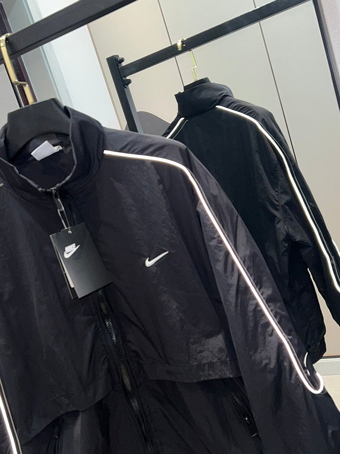 Nike Sportswear Solo Swoosh 反光滾邊立領風衣外套